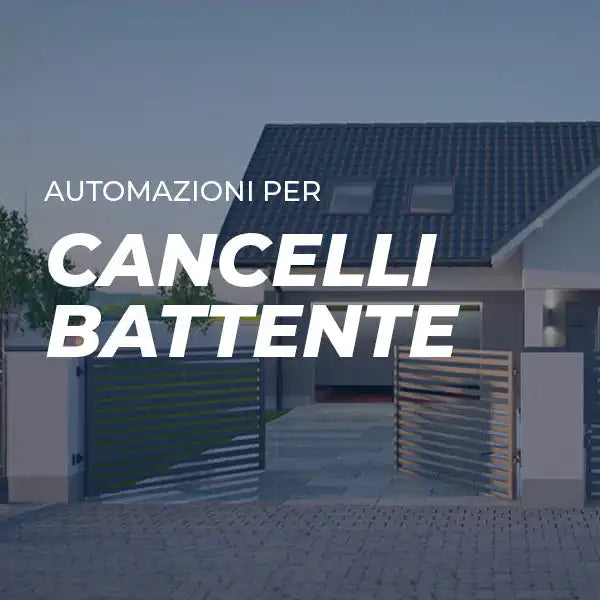 Una casa residenziale moderna con un cancello battente automatico.